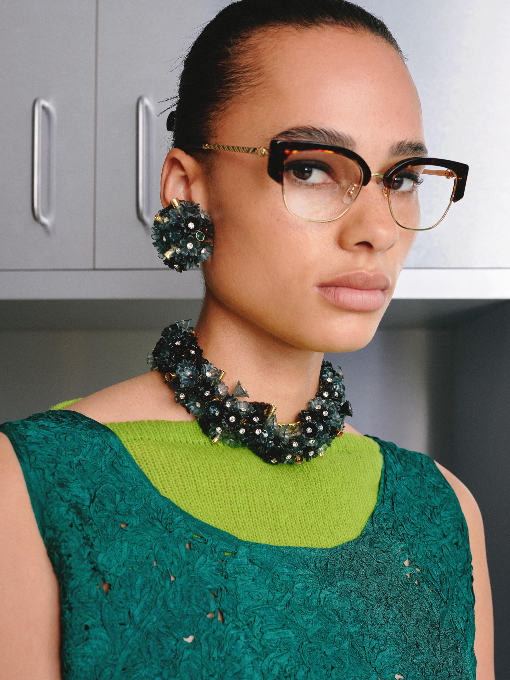 Zooming in on #ToryBurchResort27. Matching resin jewelry, vintage