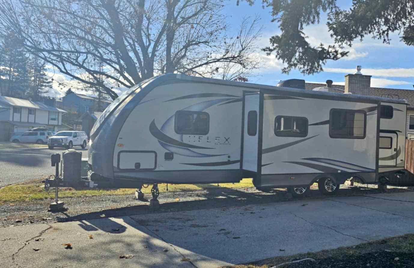 2015 Augusta Flex 28bh Travel Trailer - RVs & Campers - Cranbrook ...