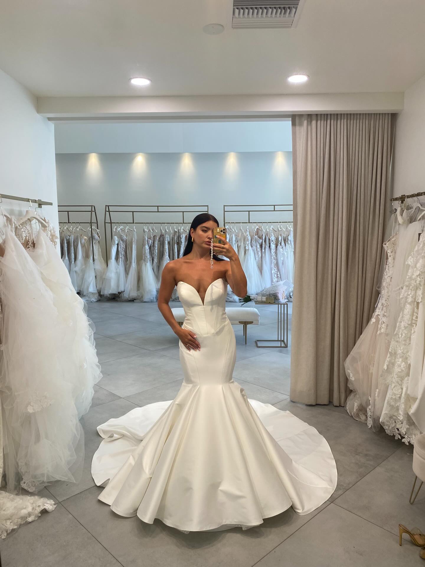 making the cut wedding dress before June is over, i thought it would be fun to share some of dresses that i loved but didn't make the 🤍 swipe to the end for the Pantora bridal Silk Satin Colors:Blush Pink 610 VM mini prom Blu Pepper Size Medium Make a statement in