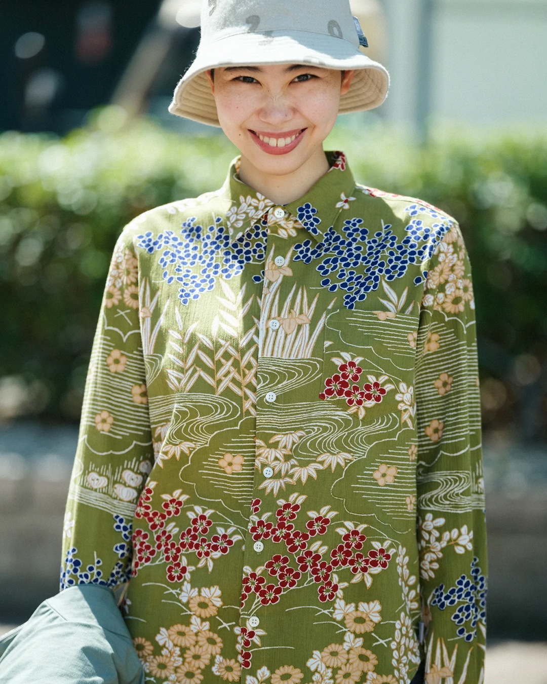 角袖が特徴の羽織もの『モスリン 角袖風靡 片身替わり』が新発売！紐を
