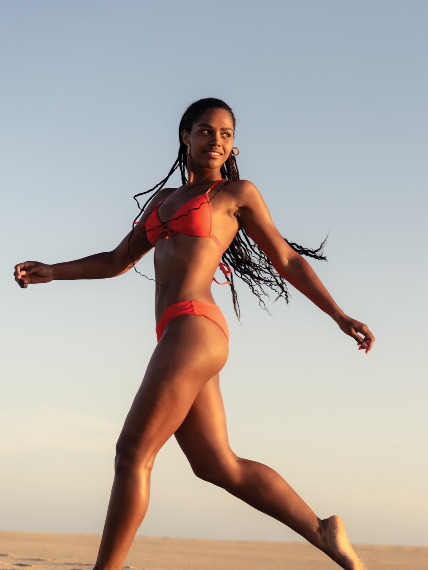 Eidon - Zoe Larson cross-stepping on a sunny Florida day
