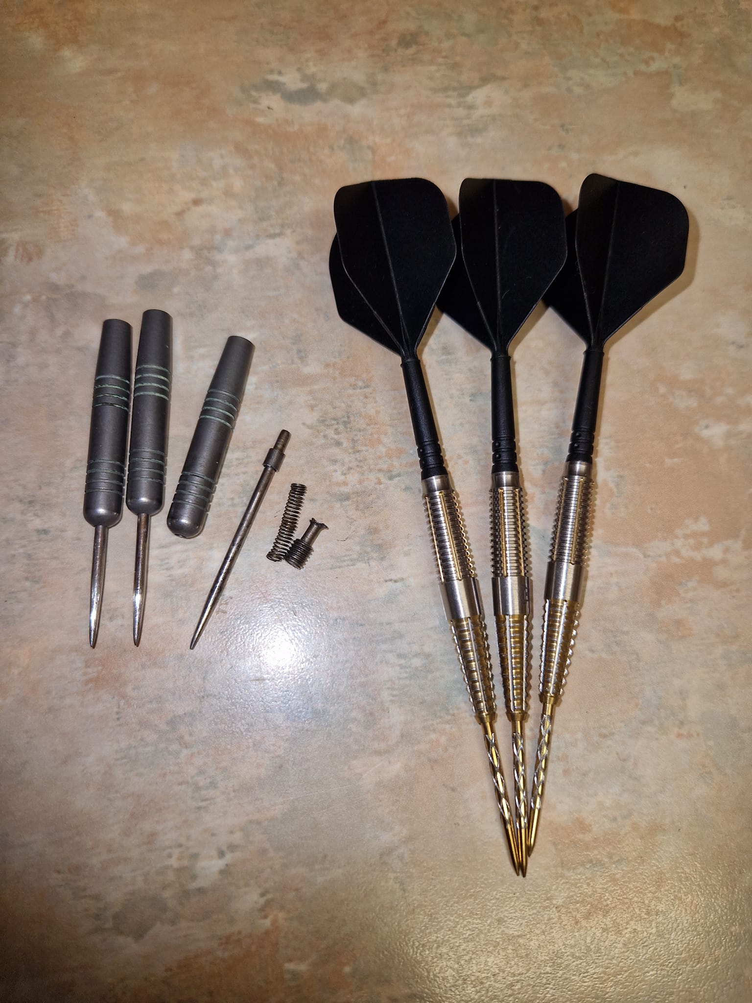 Comparing vintage Keith Deller 1983 darts to Bull Stinger 25g