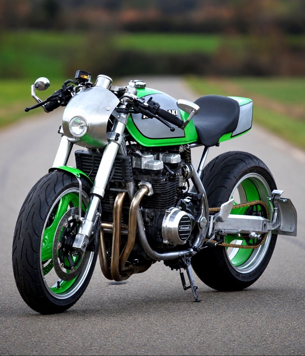 Your thoughts on this Speed Bird guys 👇 👇 Kawasaki ZR-7 