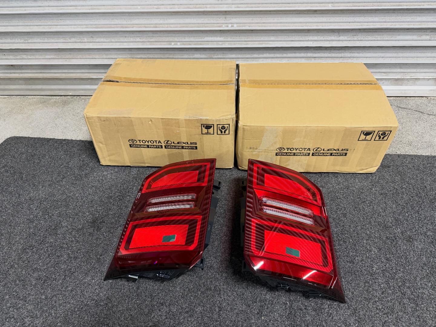 トヨタ ランドクルーザー250 純正USテールランプ 左右セット US TOYOTA純正品🇺🇸トヨタ ランドクルーザー 250 USテールライト