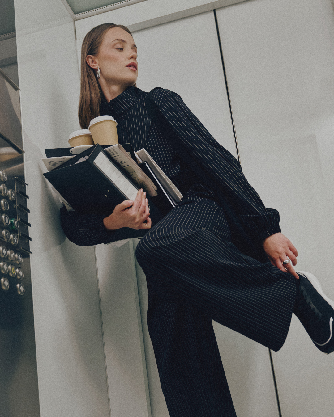 SPORT OFFICE Urban style that keeps up with your pace. A sportstyle collection inspired by the way we live today. Where work, city life and movement seamlessly come together. Versatile silhouettes. Refined
