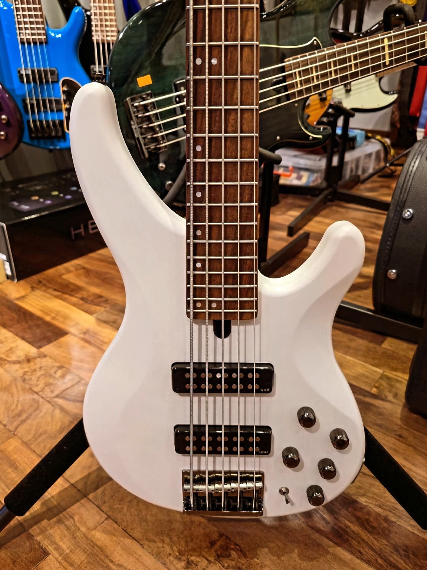 Yamaha TRBX505 White 5 Strings 🤍🤍🤍 From Lahiru guitar shop