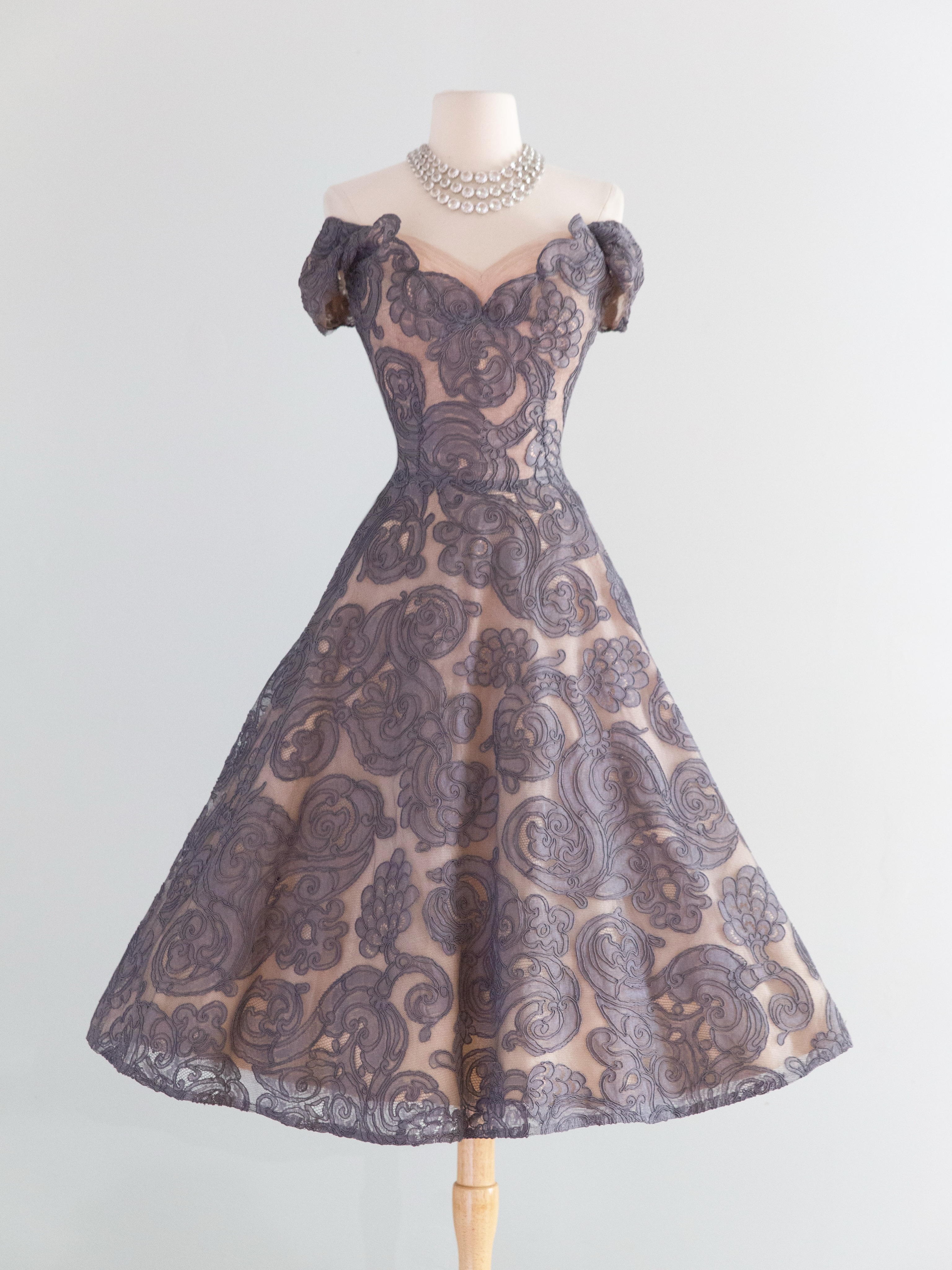 6pm cocktail dresses 🍂🔮Coming to shopxtabay.com tonight at pacific time, one of the most beautiful 1950's I've seen. Couture construction, expensive lace, a dramatic color combo and the perfect silhouette. What more Pink Size:7-8Y Dress african american doll Prom Dresses Orlando FL its a great addition
