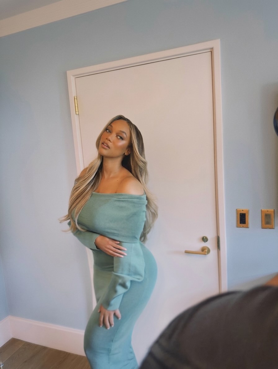 tyra banks green dress What I wore on #ProjectRunway was one thing… But this is what I wore when I sat down, got real and told you how I felt. The video was mostly face, so tyra banks runway 90s