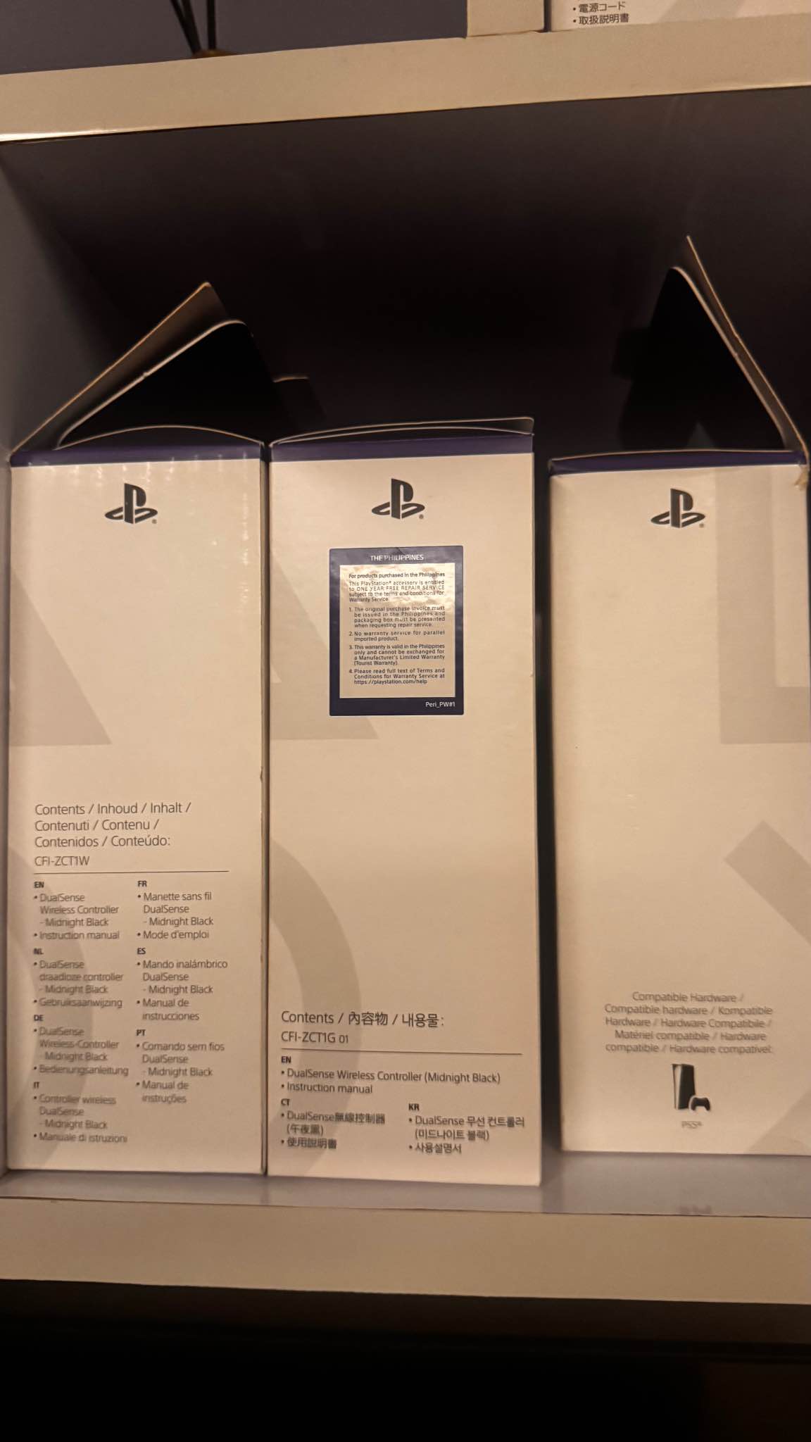 PS5 with 4 controllers (4th controller is inside the PS5 box) - Video ...