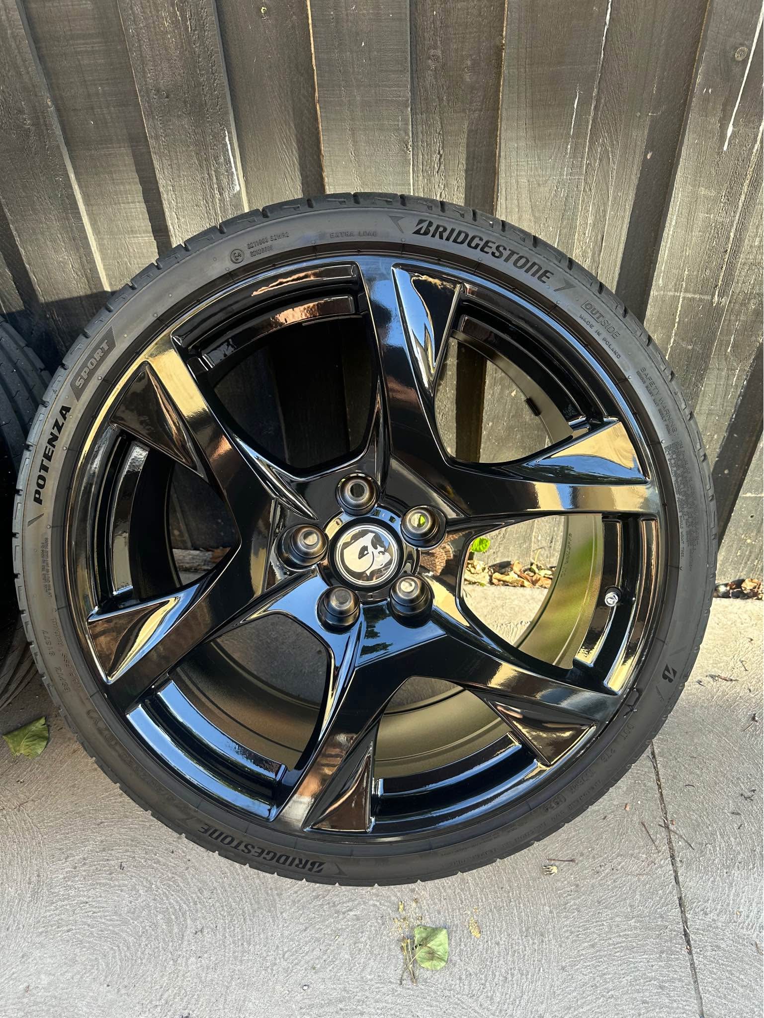 20 Inch VF Commodore R8 Style Wheels Bridgestone Tyres Staggered - Car ...