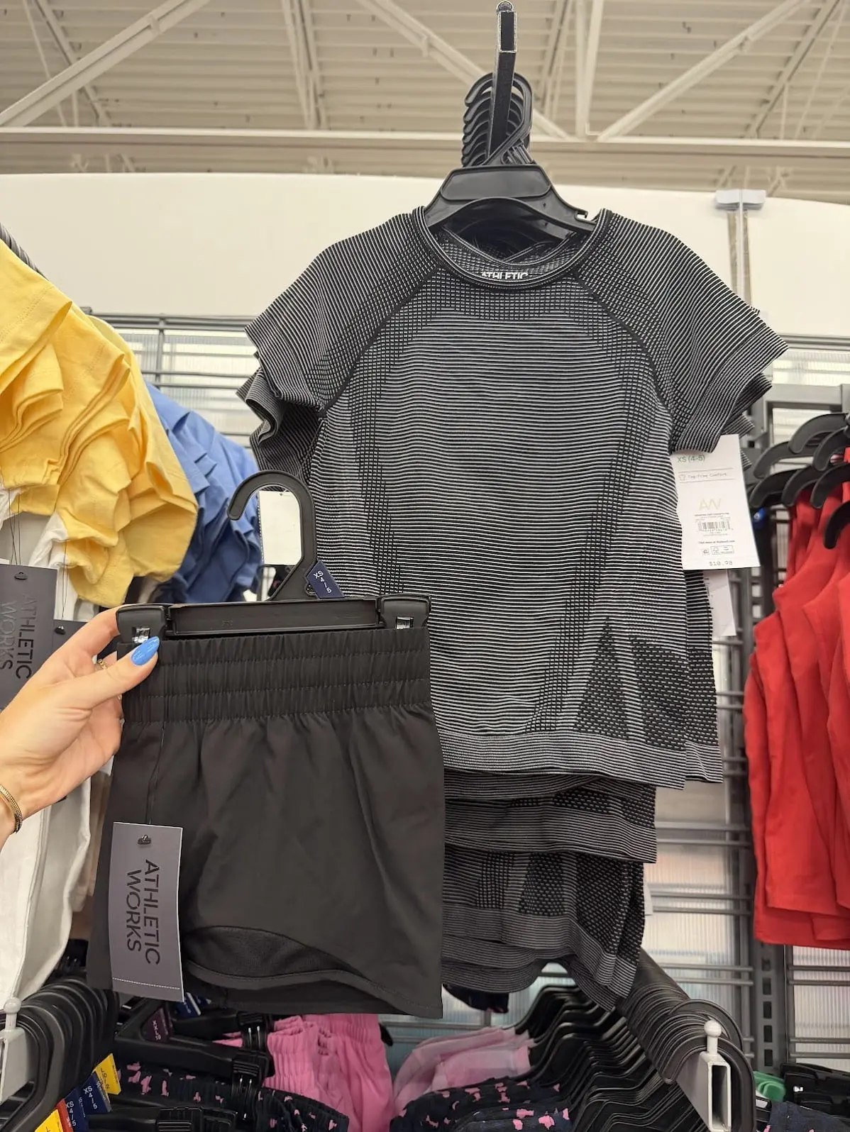 Deals & Finds w/ 4 Less by Jess!