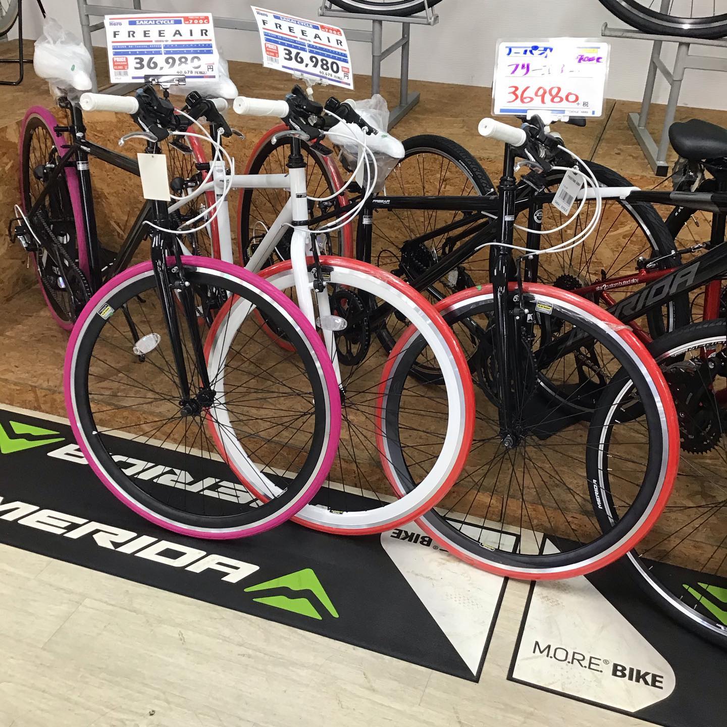 新商品ノーパンククロスバイク FREE AIR 700c パンクと空気入れの手間 