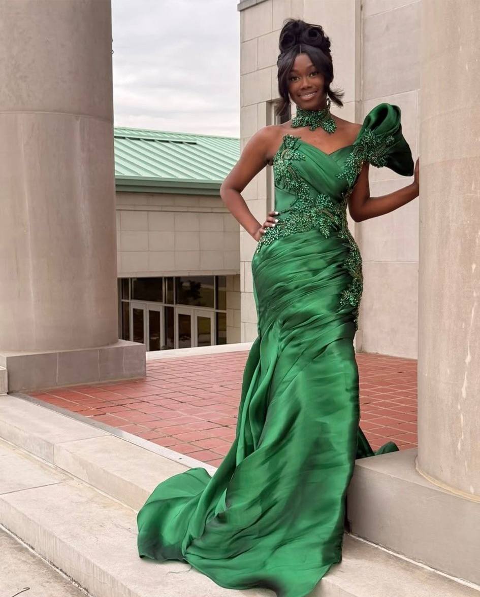 Prom 2026 Feature is Mariah Kennedy. This dress is simply gorgeous. That emerald green is 🔥🔥. #prom2026