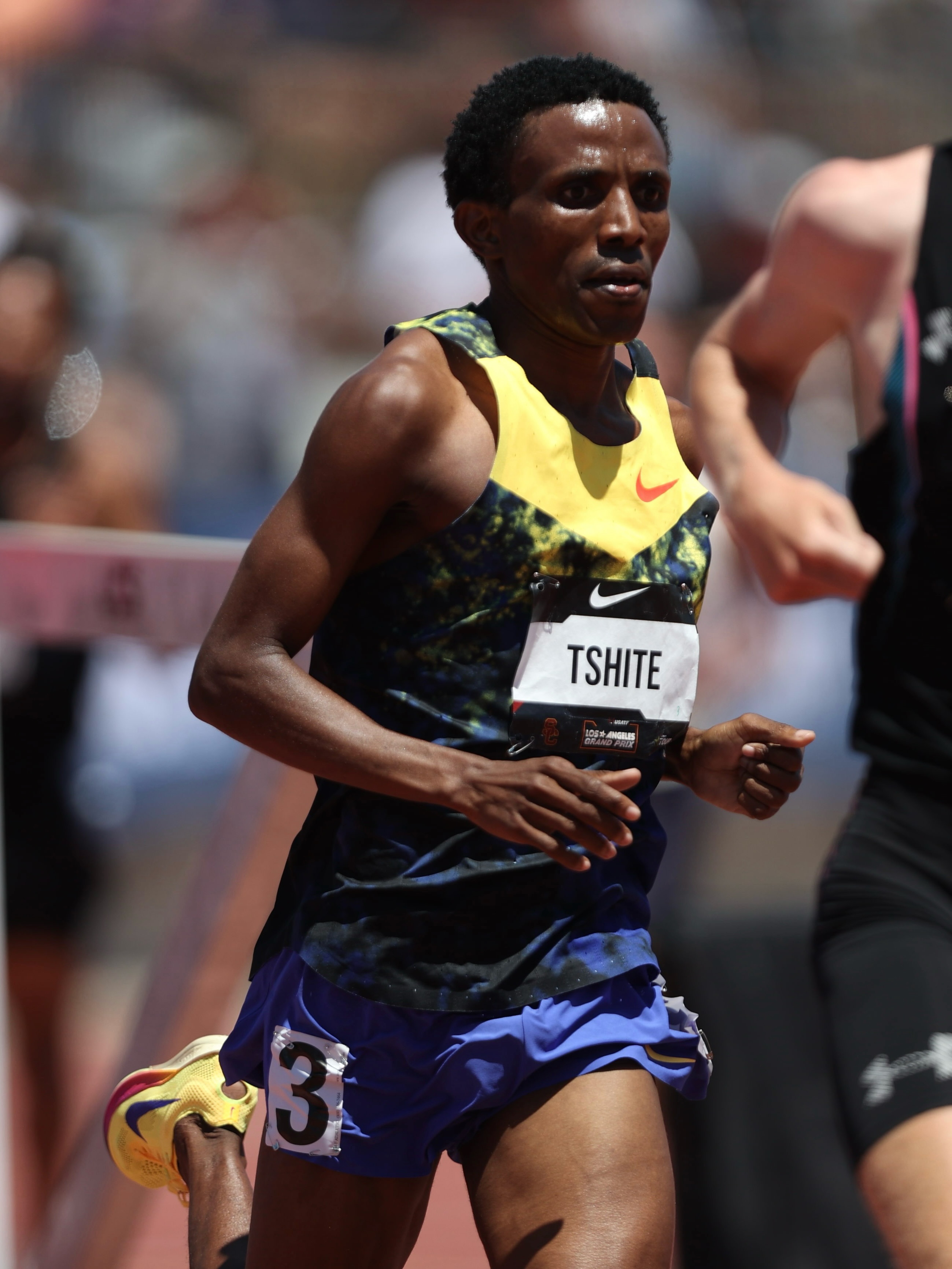 WHAT A RACE! Tshepo Tshite manages to hold off both Cole Hocker 