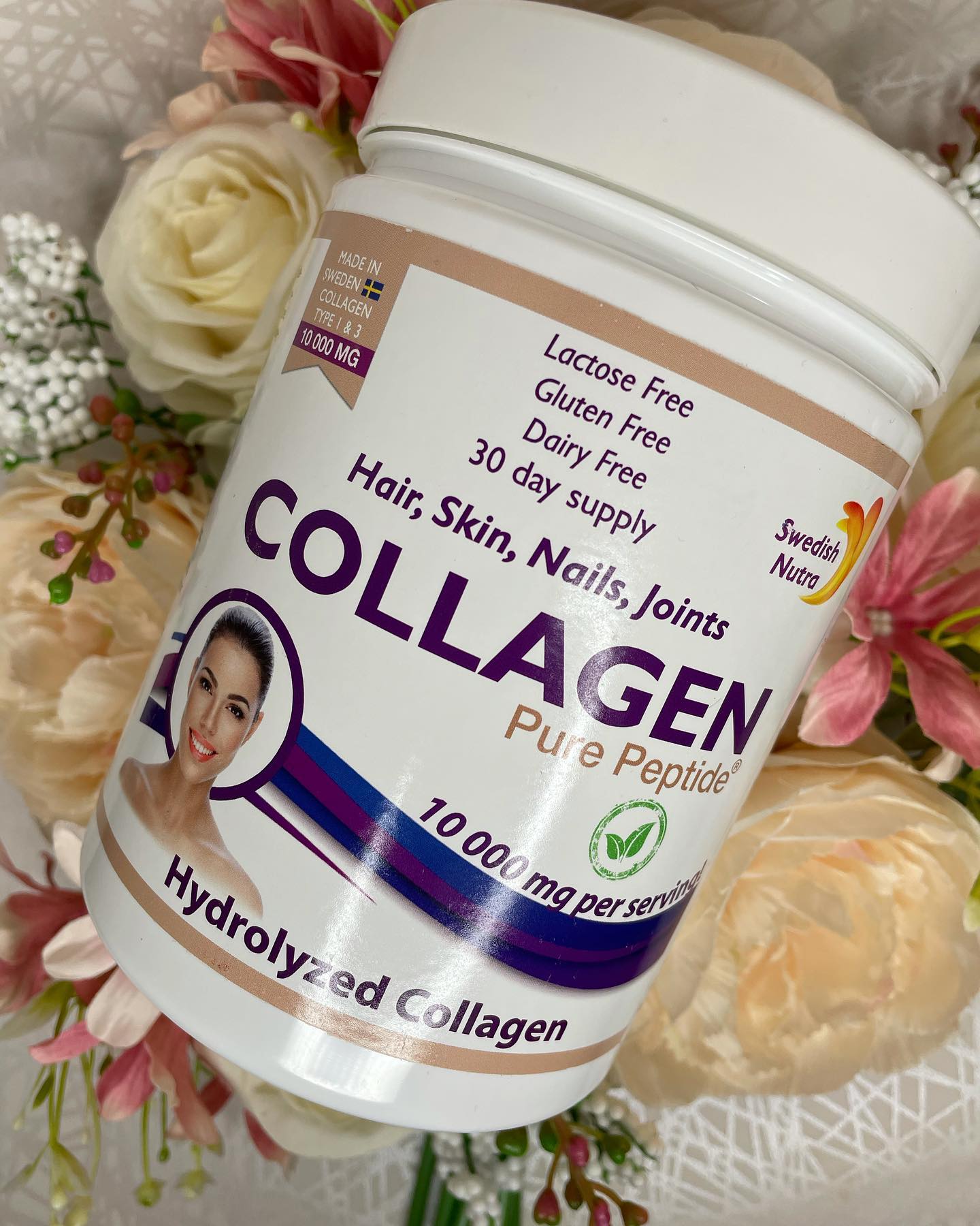 Glutathione is naturally present in the body. So why take it? Because its availability is not always the same. Age, UV exposure, pollution, stress and lifestyle factors can influence the levels of