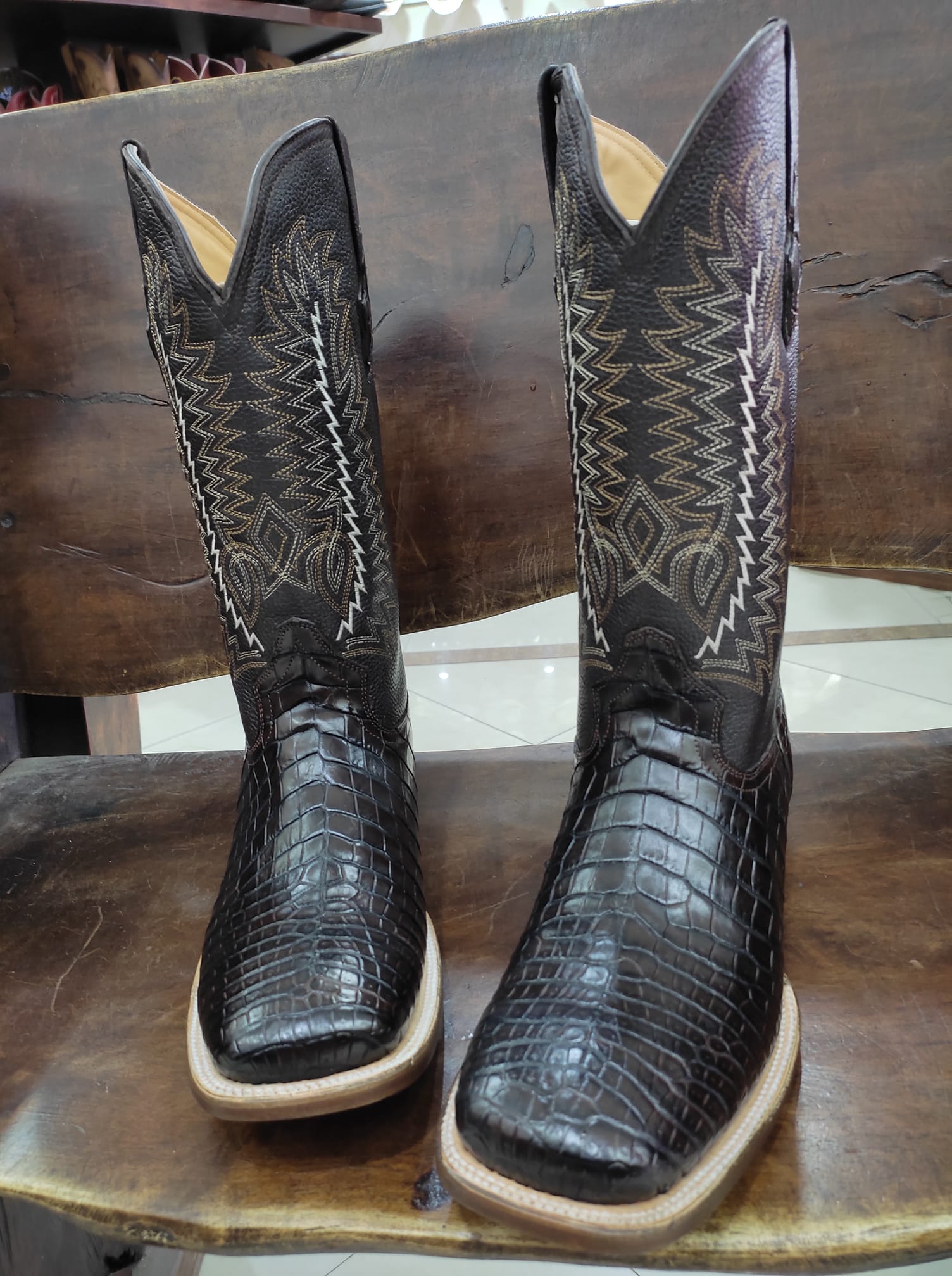 Botas J.W. 🤠 Piel panza de cocodrilo... - Jhonn Whaynee JW