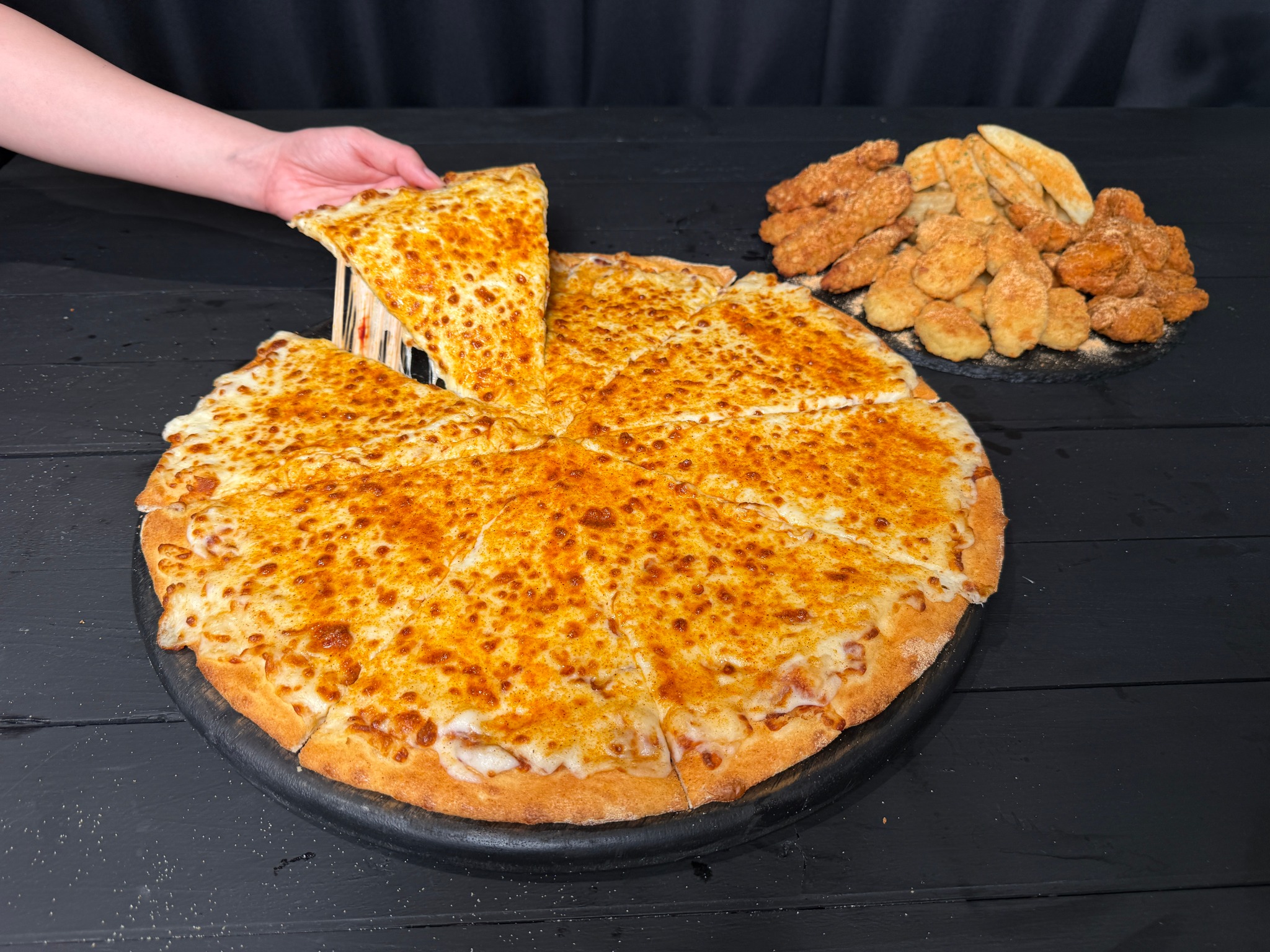 🍕食欲全開の猛者たちよ集え。 #デカ盛り祭秋の陣 本日開幕🧀 ＼食欲を