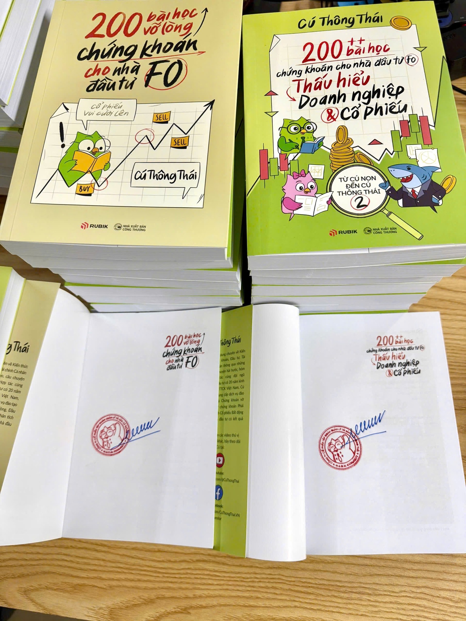 📚 200+ cuốn sách trong đợt mở bán đầu tiên đã được ký tặng, đóng