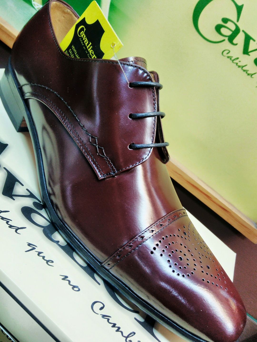 Tiendas Cavalier - Modelo Felino Brash off guinda, 299 soles Calzado ...