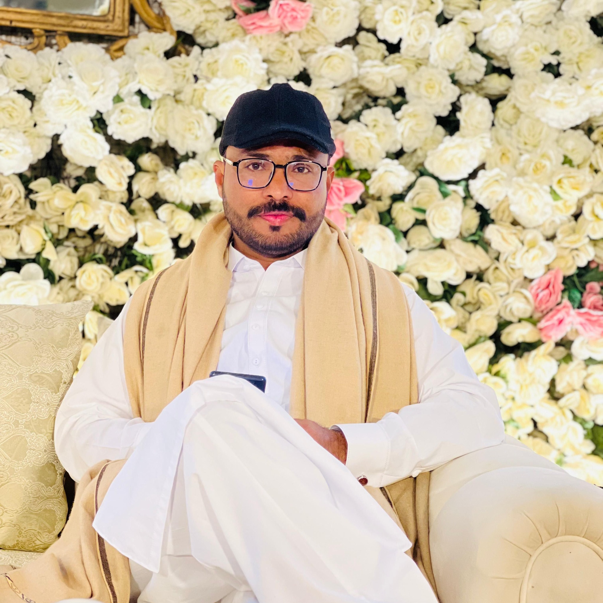 دیکھیں پل بھر میں نوجوان کیسے موت کی وادی میں چلا گیا موبائل جان لے گیا ...