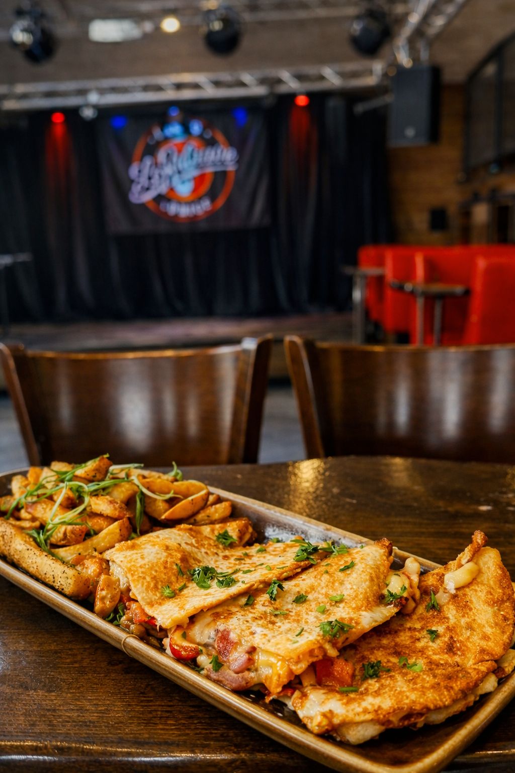 Resto - 👉 Enfin vendredi! 😄🌮 Quesadillas au bœuf bien chaudes, servies ...