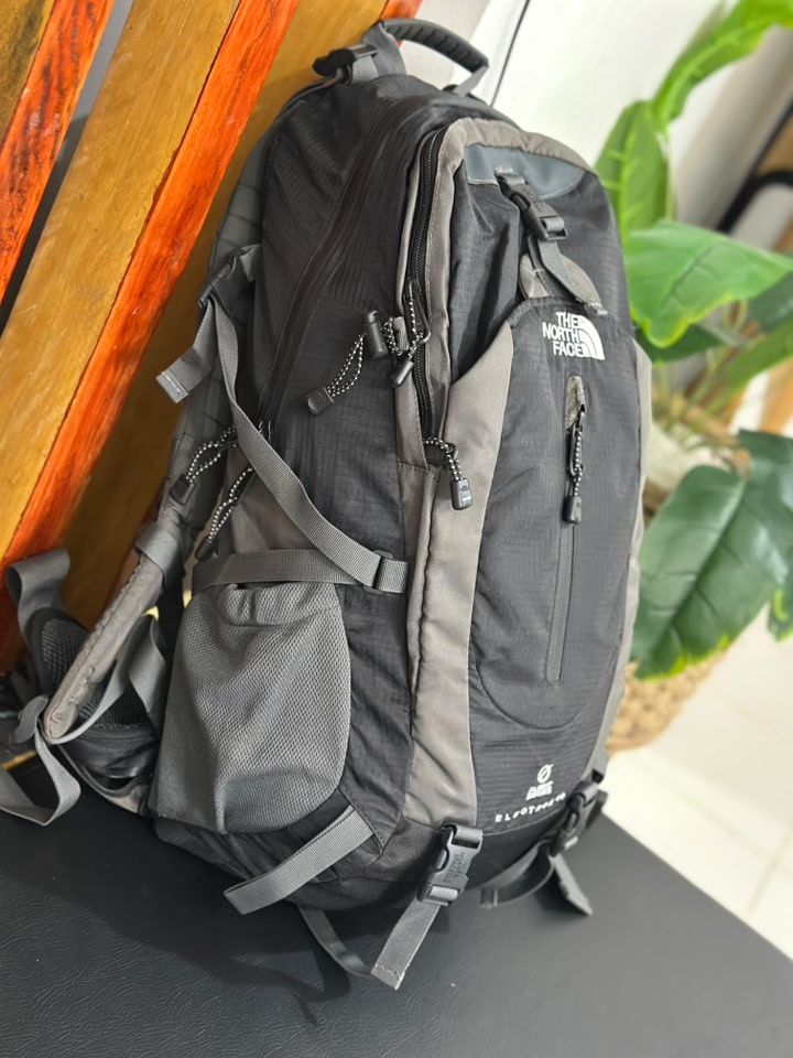 he north face jester backpack burnt olive green red orange The Woodland Green/TNF Black/Honeyed Sand Kånken Travel Wallet - Color:Blue Glimmer Fox brand laptop bags this pack keeps things