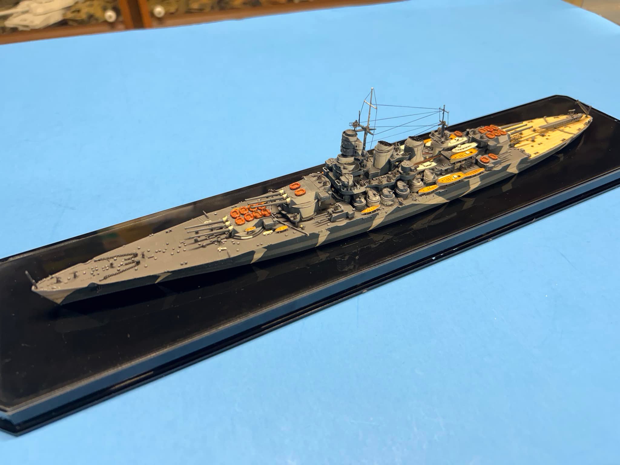 Building Italian Littorio class battleship RN Roma in 1/700 scale