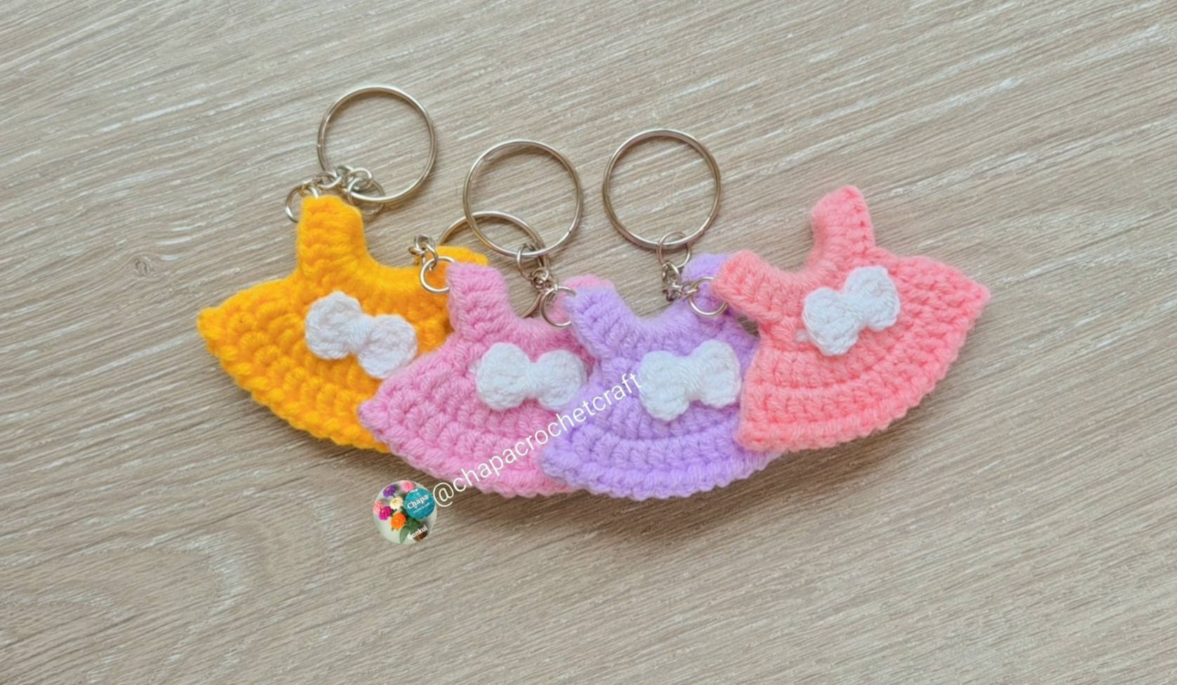 👗Easy Crochet Mini dress Keychain 👇Free pattern Tutorial on YouTube Chapa crochet craft step by step 👇 Pattern under the picture or in the comments # crochet #crochetkeychain