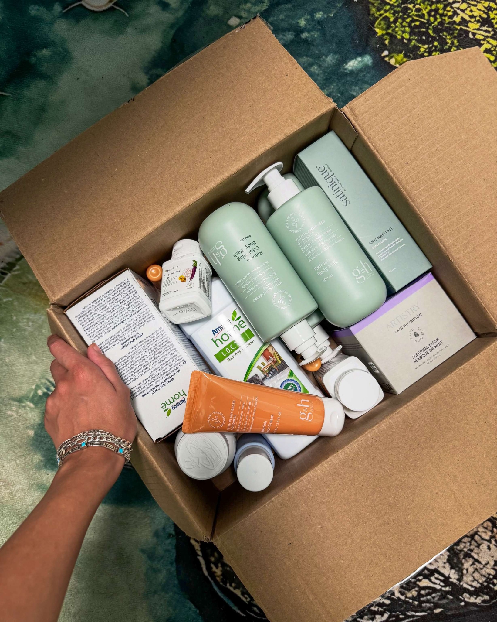 Amway ノベルティ・ウォッチ Amway - #Nutrilite scientist Dawna Venzon can't help finding joy