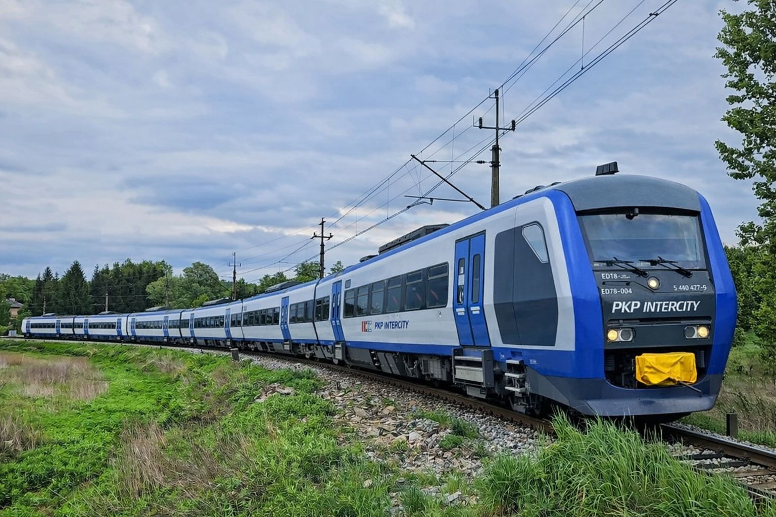Kolej - PKP Intercity zamierza zmienić barwy spalinowych zespołów ...