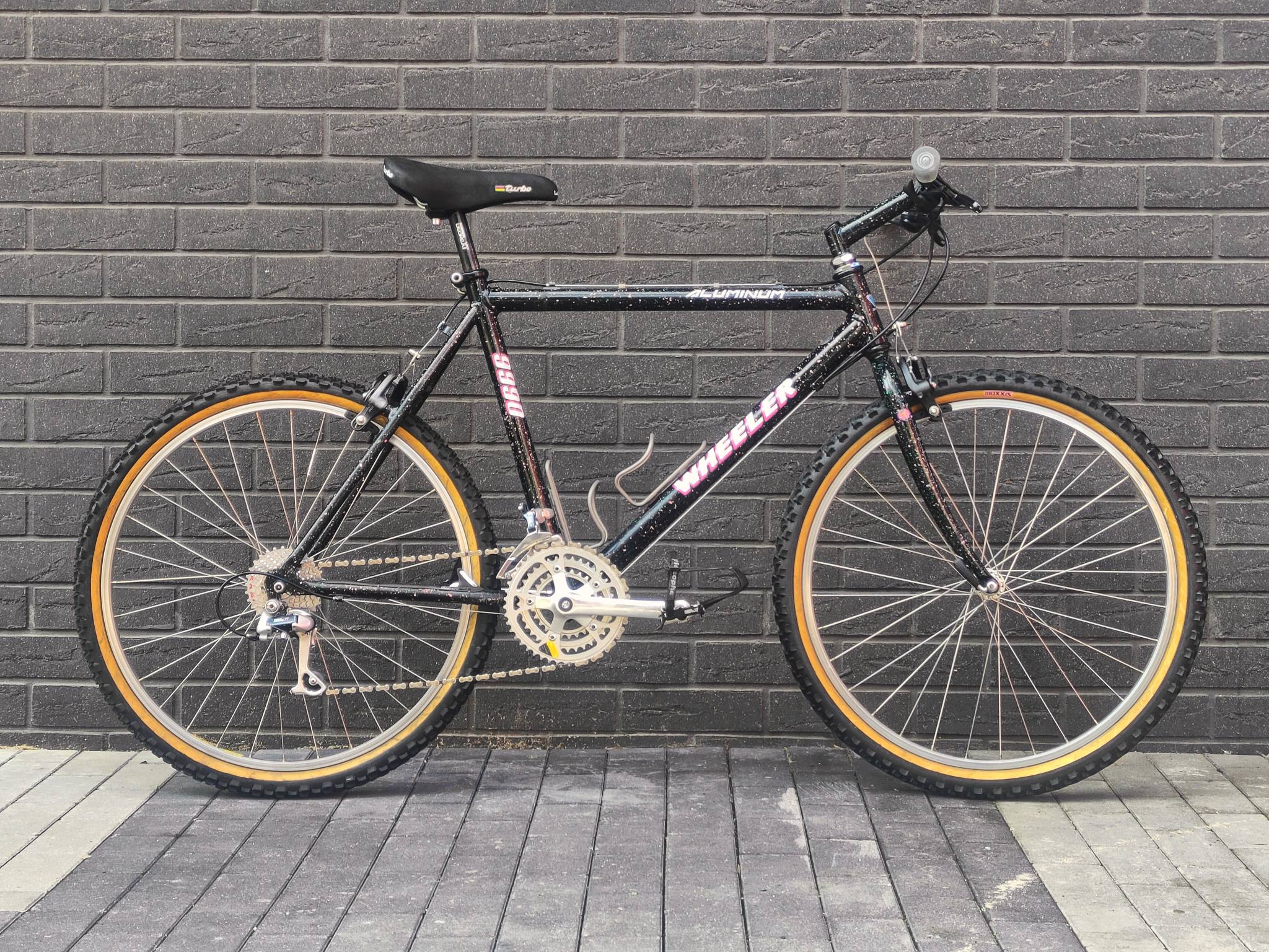 nierenwärmer rennrad Raymon Territ Pro Street Bulls E-Stream Evo AM Eigenschaften_Reflektoren Futterfarbe:rosa