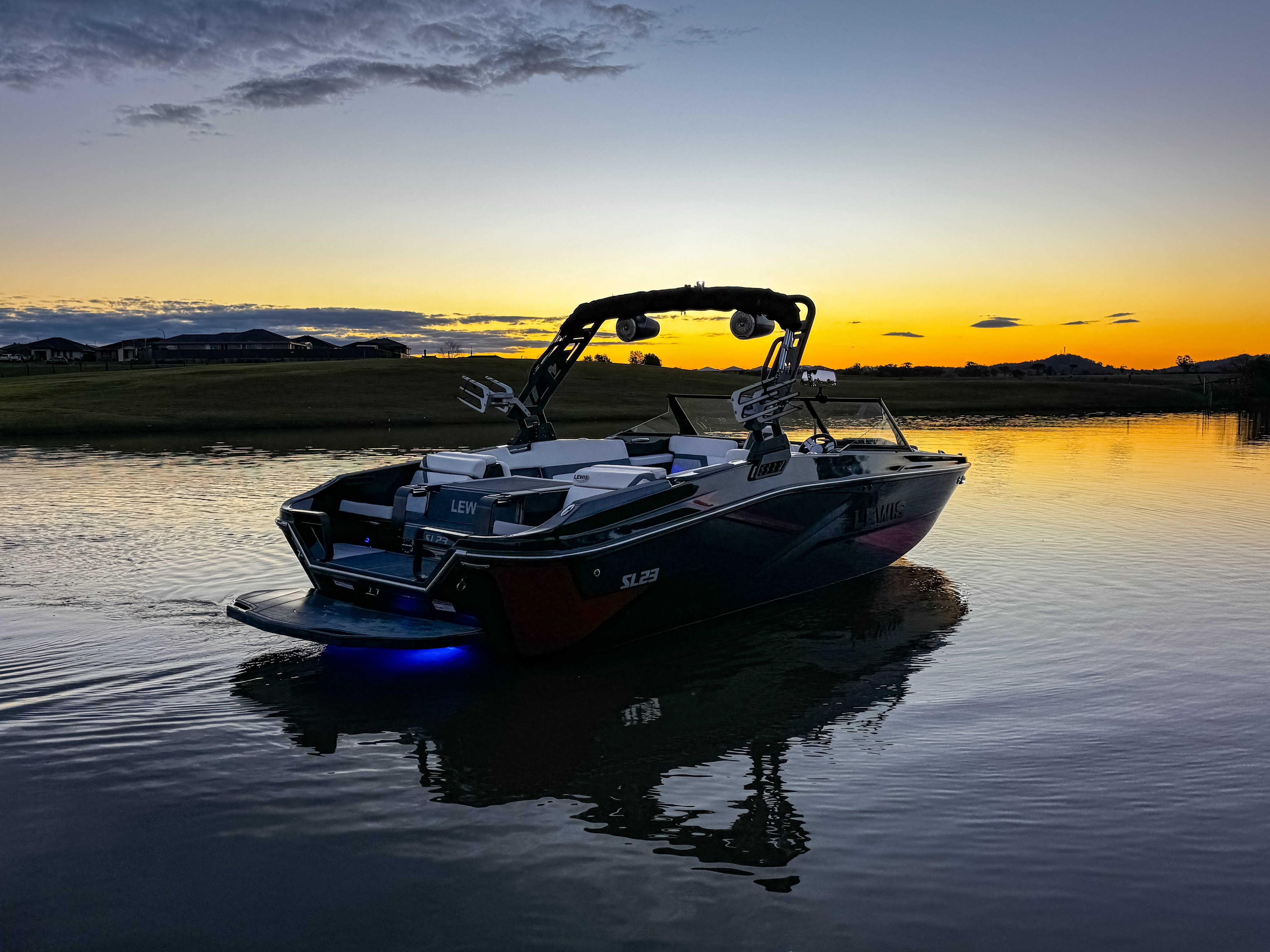 ボート☆ルイス Lewis - New year, New memories, New boat goals 🚤✨ There's no