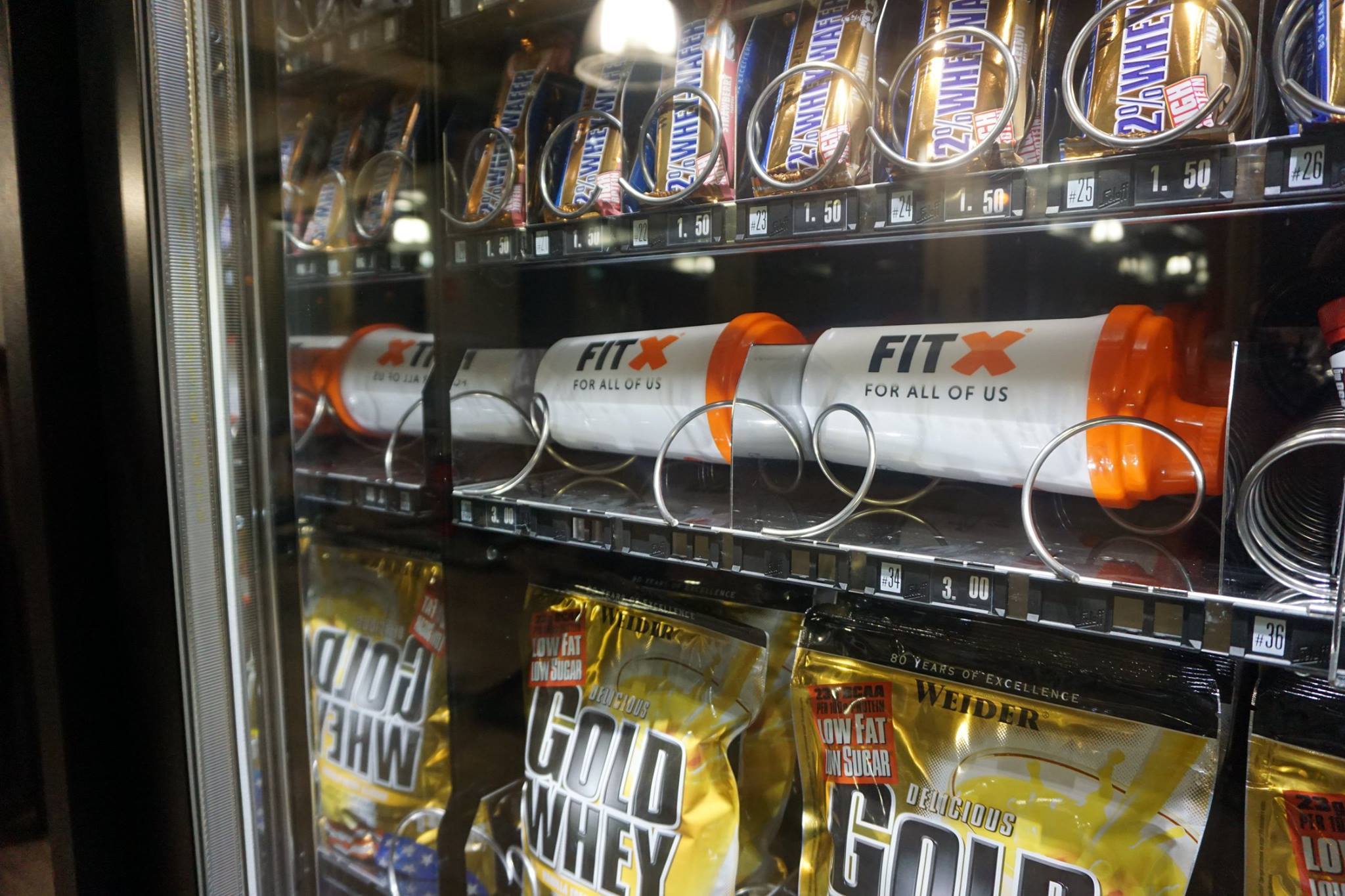 Ihr braucht fürs Training einen leckeren Energieschub oder wollt einen stylishen Shaker im FitX-Look? Dann sind unsere Automaten direkt neben der X-Bar die richtige Adresse, denn hier findet ihr Prote