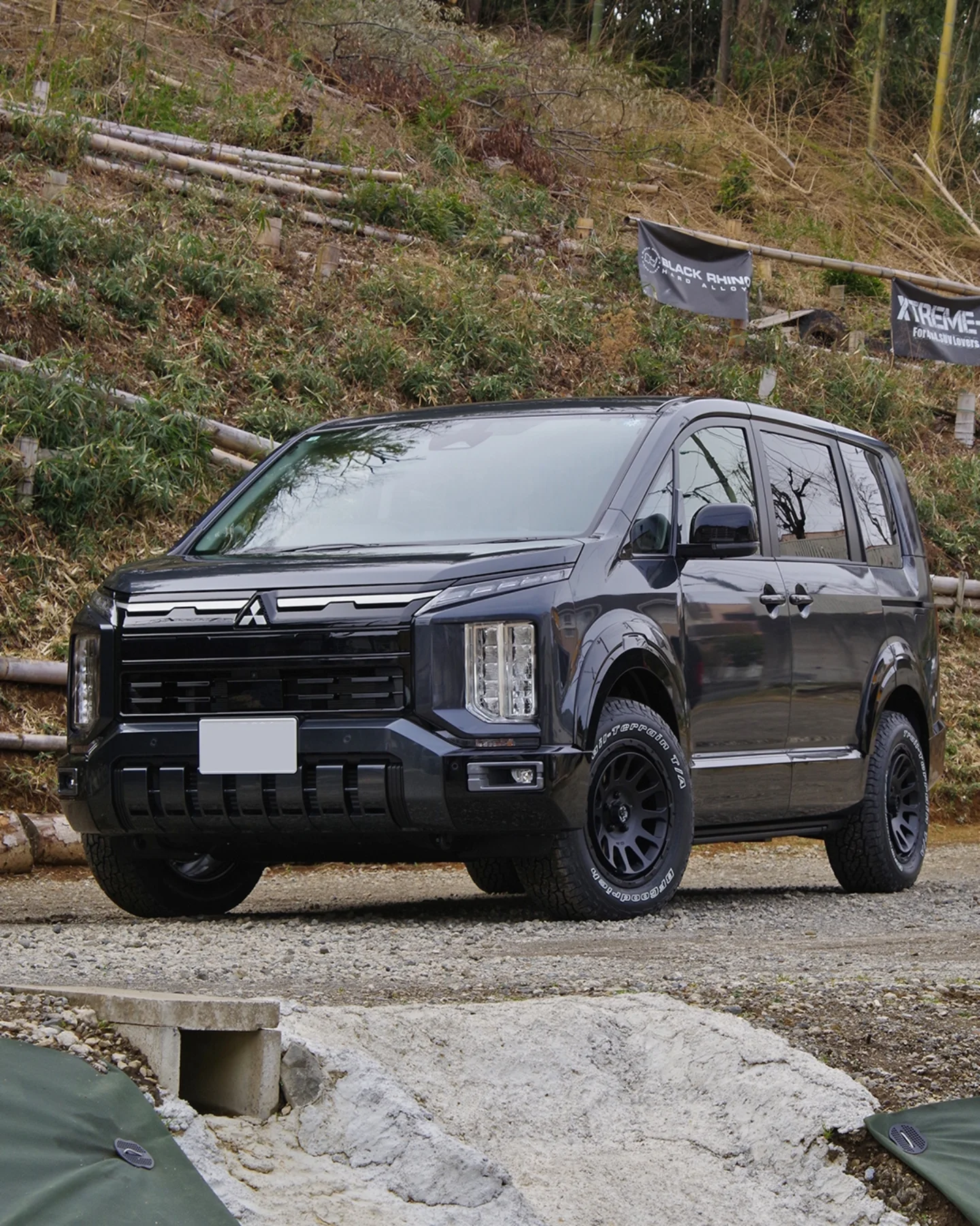 新型デリカD5 デルタフォースオーバル 17inch BFグットリッチ トレイル