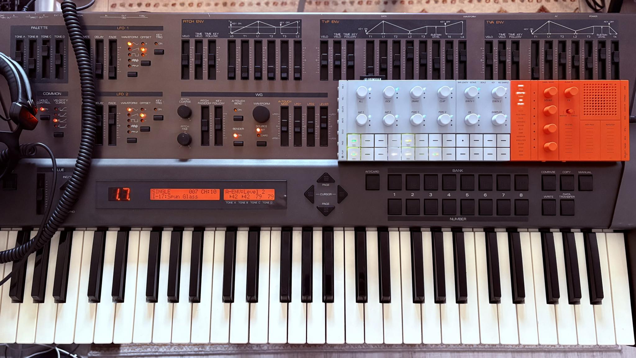JD-990 synthesizer with vintage card setup