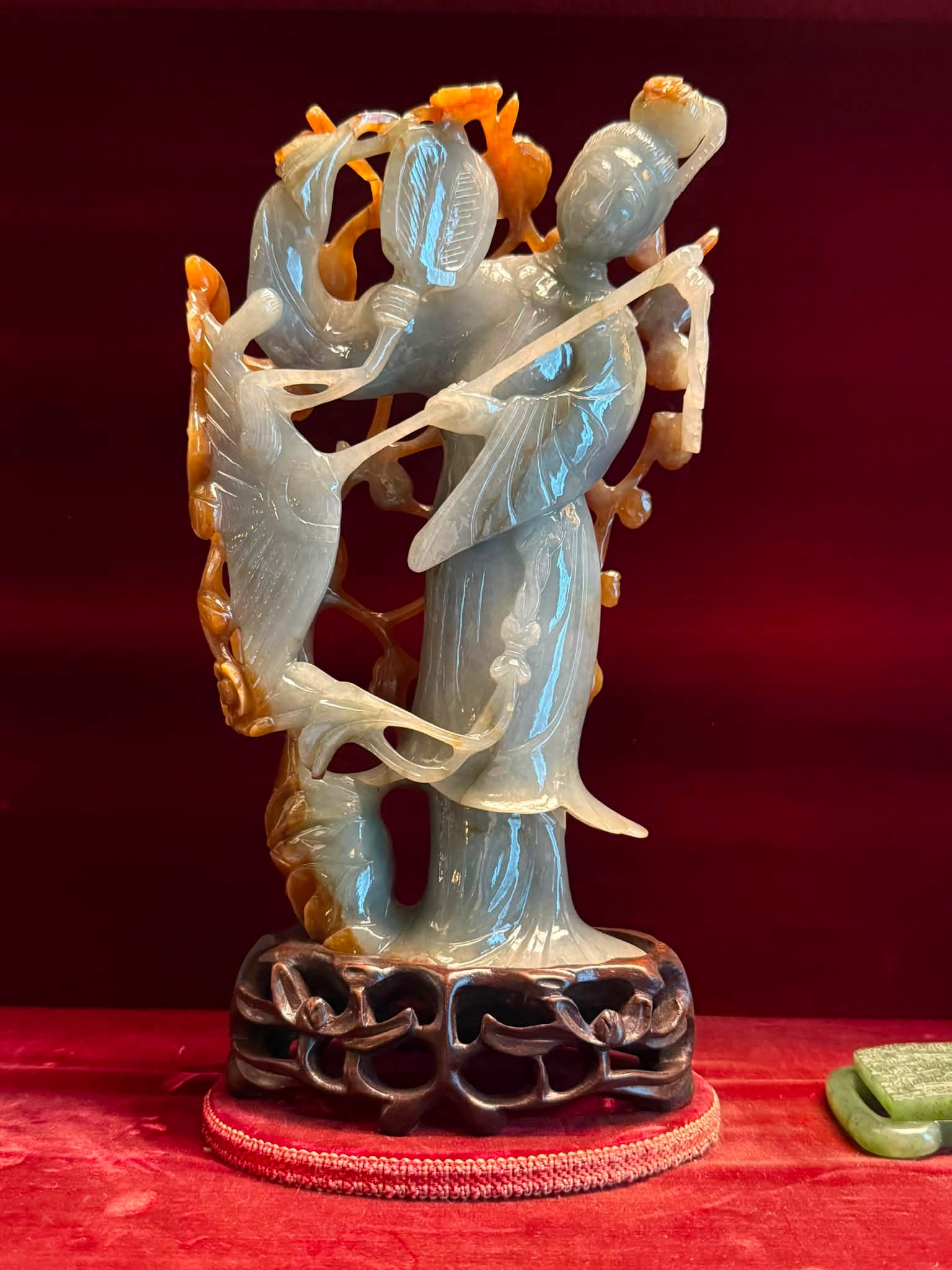 Some exquisite carvings of jade, lapis lazuli, and other stones