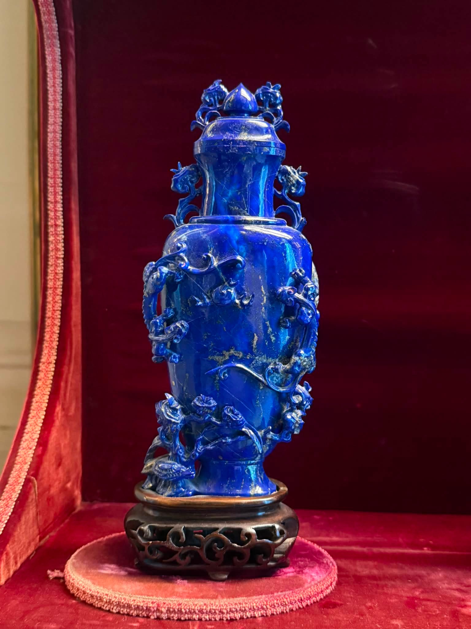 Some exquisite carvings of jade, lapis lazuli, and other stones