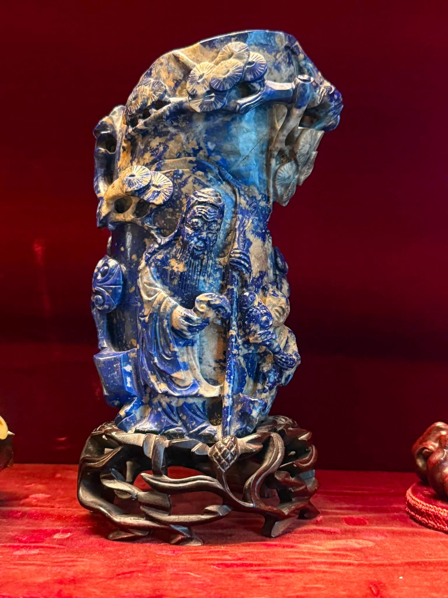 Some exquisite carvings of jade, lapis lazuli, and other stones