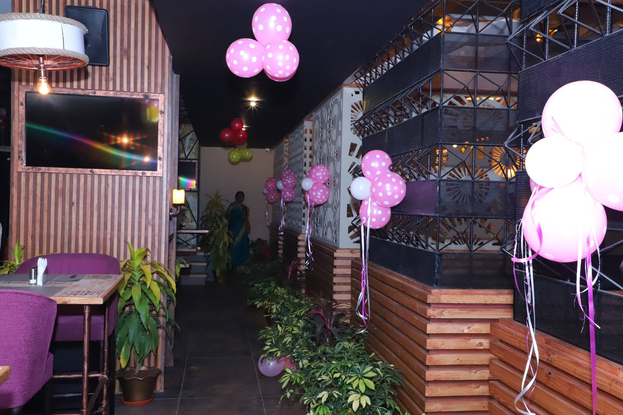 Knight Riders Restaurant & Lounge | Mundhwa