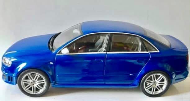 SEDAN or AVANT? 🇩🇪 Audi RS4 (b7) Sedan (2007) #Minichamps 1/18