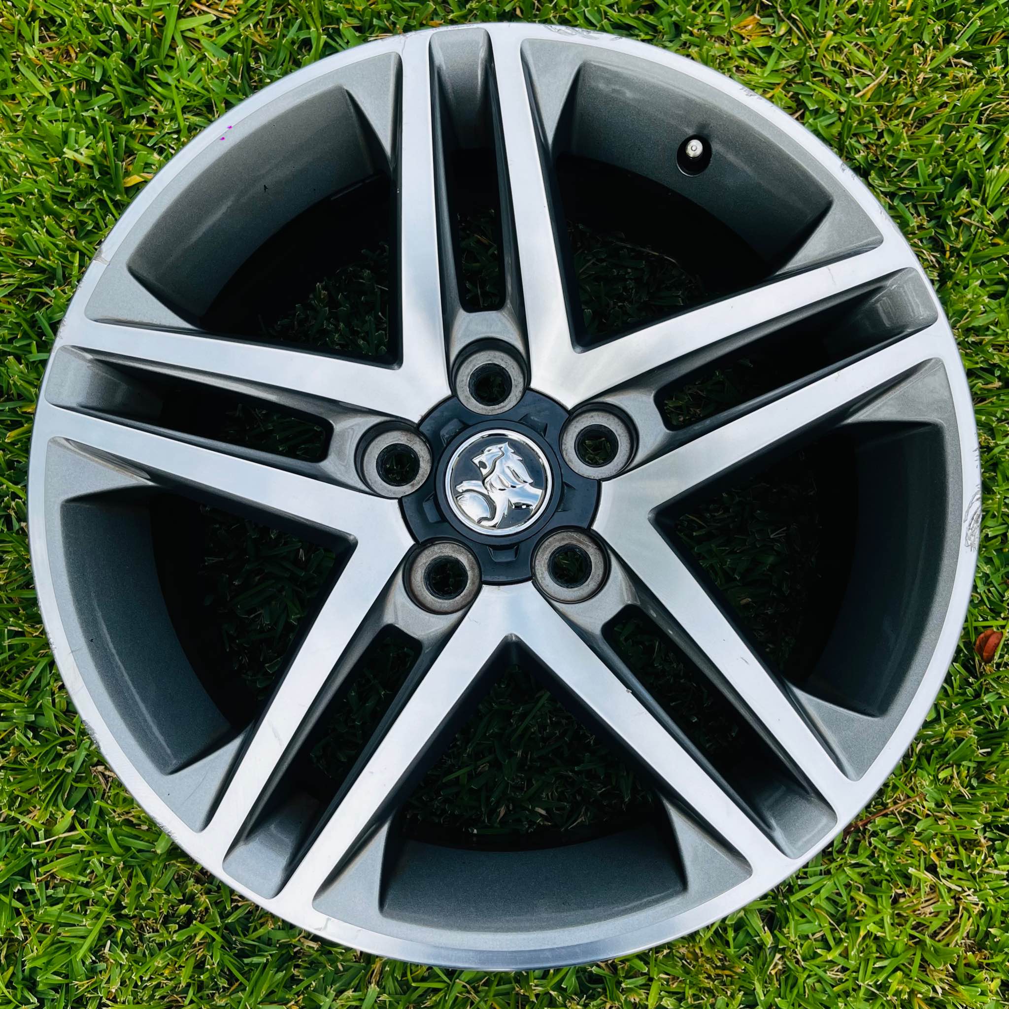 Commodore ve Rims 18” - Car Wheels, Tires & Parts - Gold Coast ...