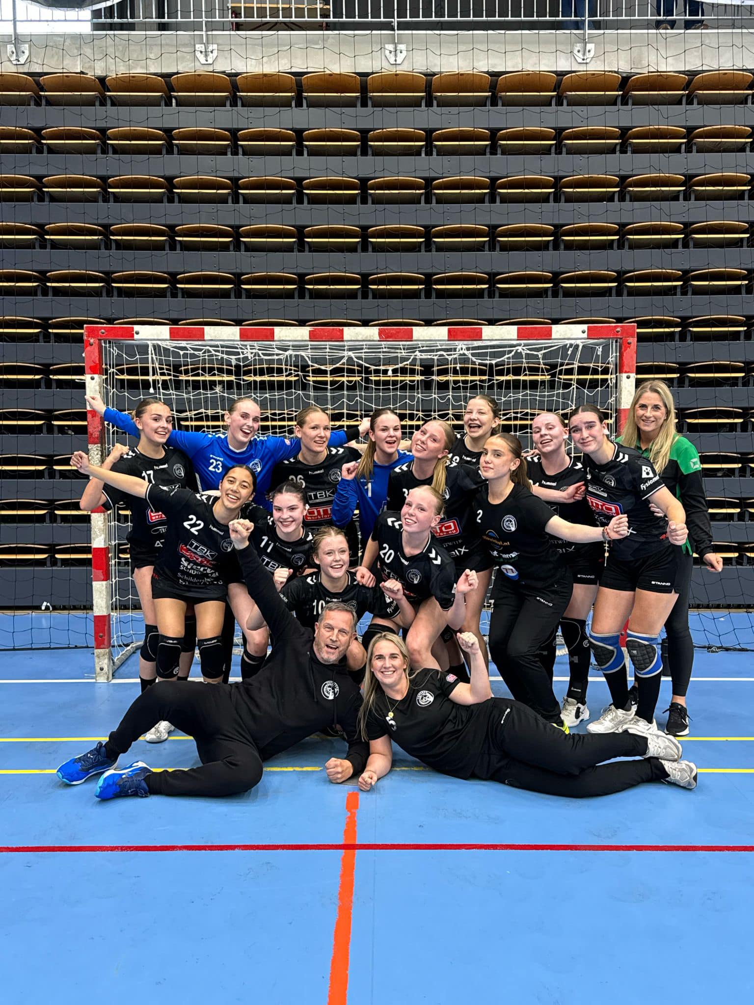 OTTO Workforce/VOC Amsterdam - De meiden van de B-jeugd zijn inmiddels ...