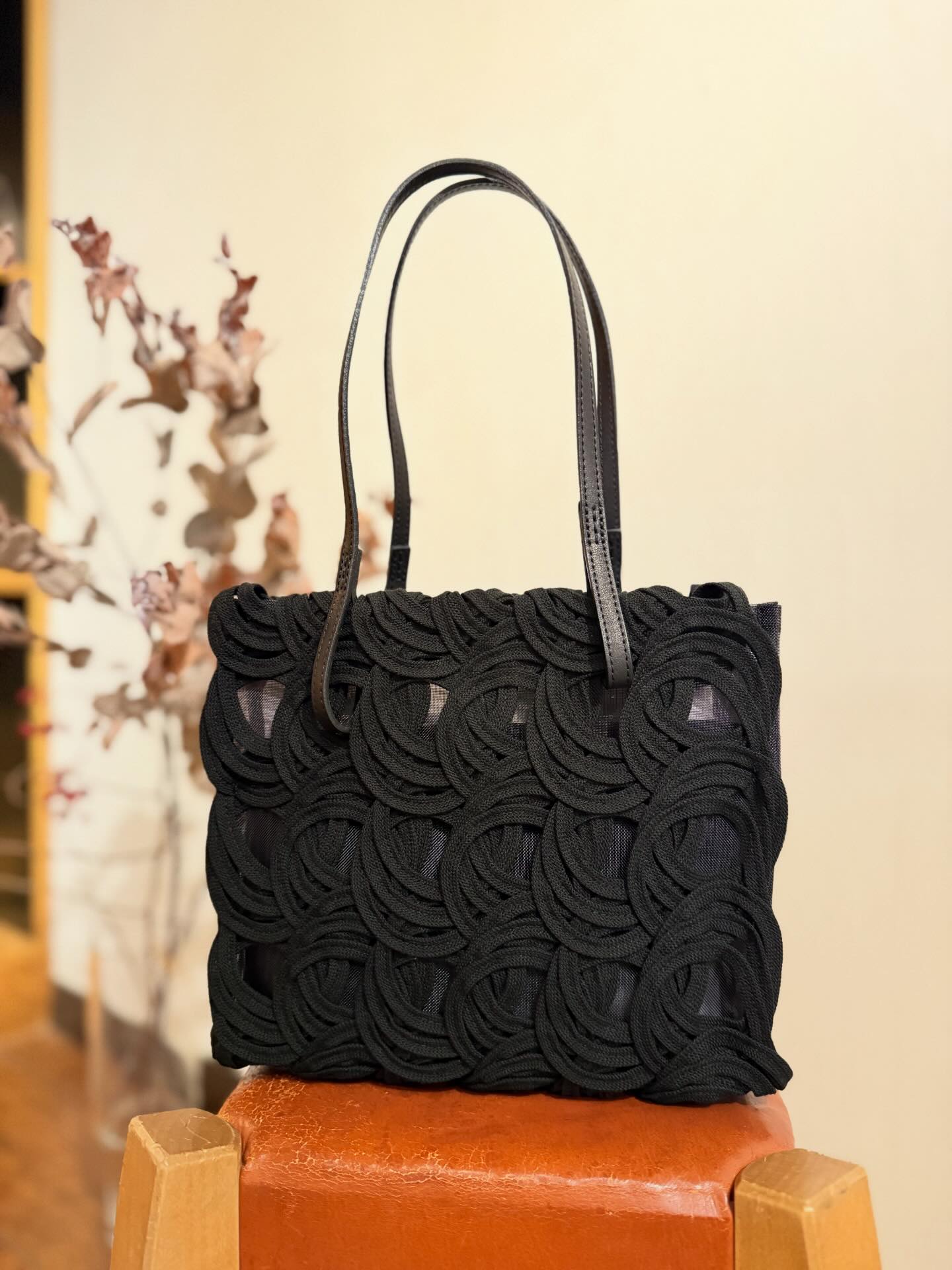 NEW ！ ⁡ B.stuffから限定素材〈リアン〉の新作バッグが入荷しま 