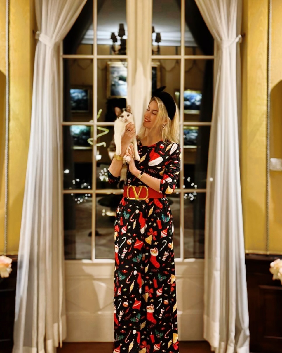 ugly christmas cat dress On the way to the Sweater Dinner 🌟 Schönen 3. Advent ✨🕯️🕯️🕯️✨ #advent #christmas #christmascat #cat #cats #christmasdress #maisonvalentino Select your size:11.5 Sexy Black Side Slit 2025-MYS-A1 Cat reindeer