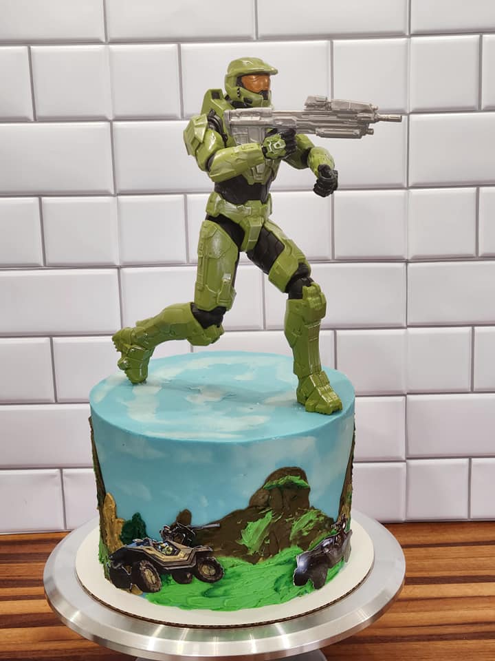 Halo Master Chief cake!! It... - Fancypants Cakes by Erin | Facebook