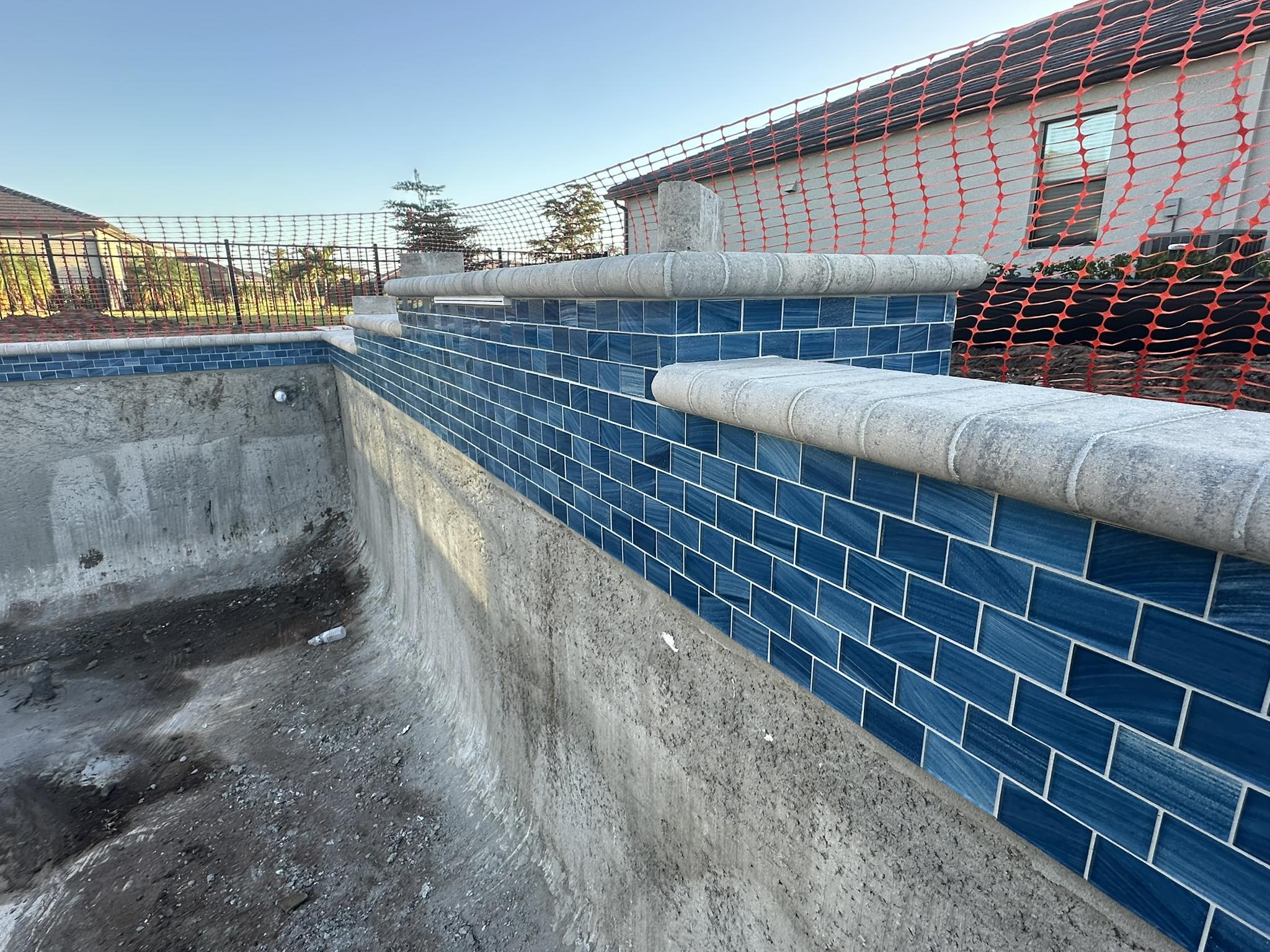 Hamburger Lack-Profi Swimming Pool Paint - Matt Turquoise Blue (RAL 5018) For Concrete Pools-1013729