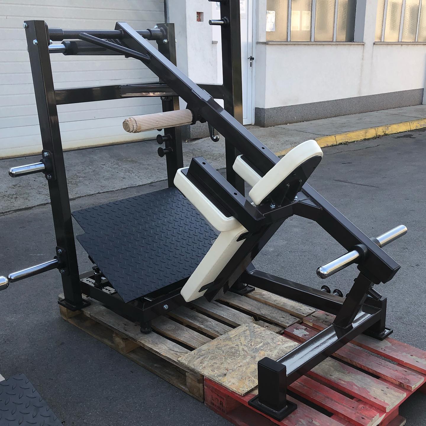 Super Pendulum Squat v.2.0 with EXTRA... - Predator Strength