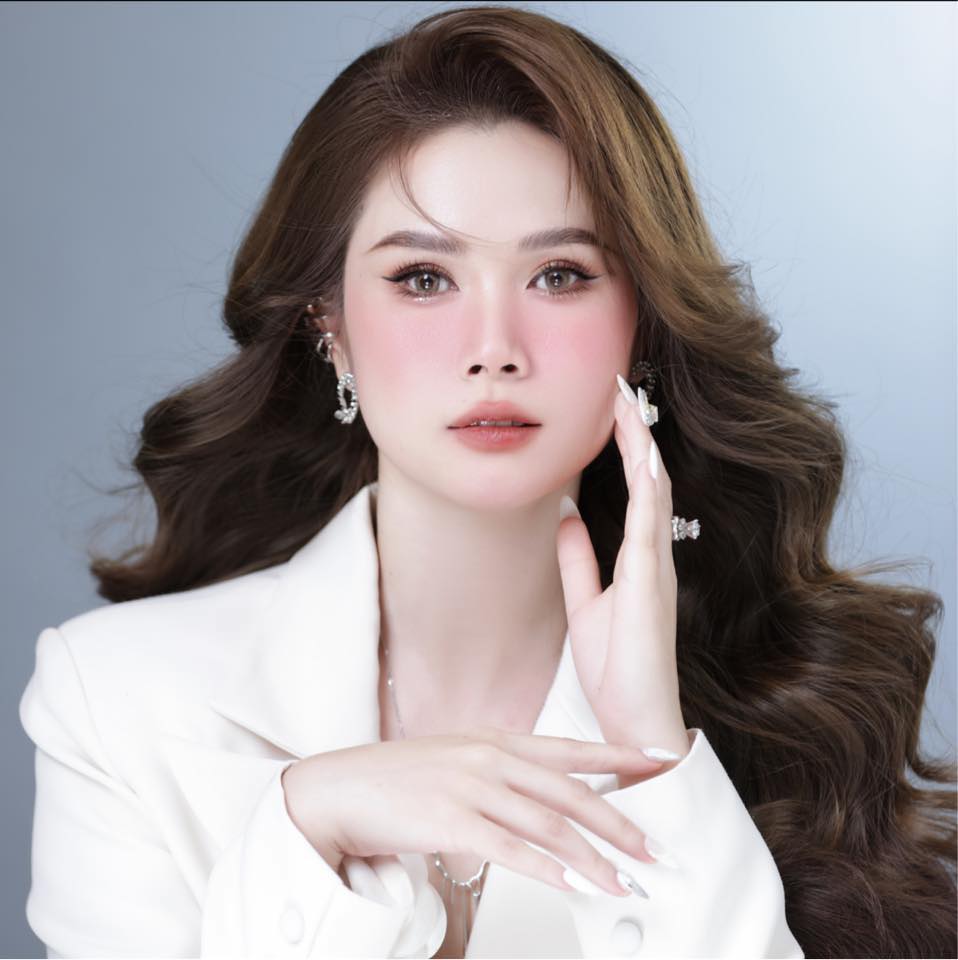 Luôn cập nhật những xu hướng mới nhất cho khách yêu của e🥰🥰.Cám ơn cô ...