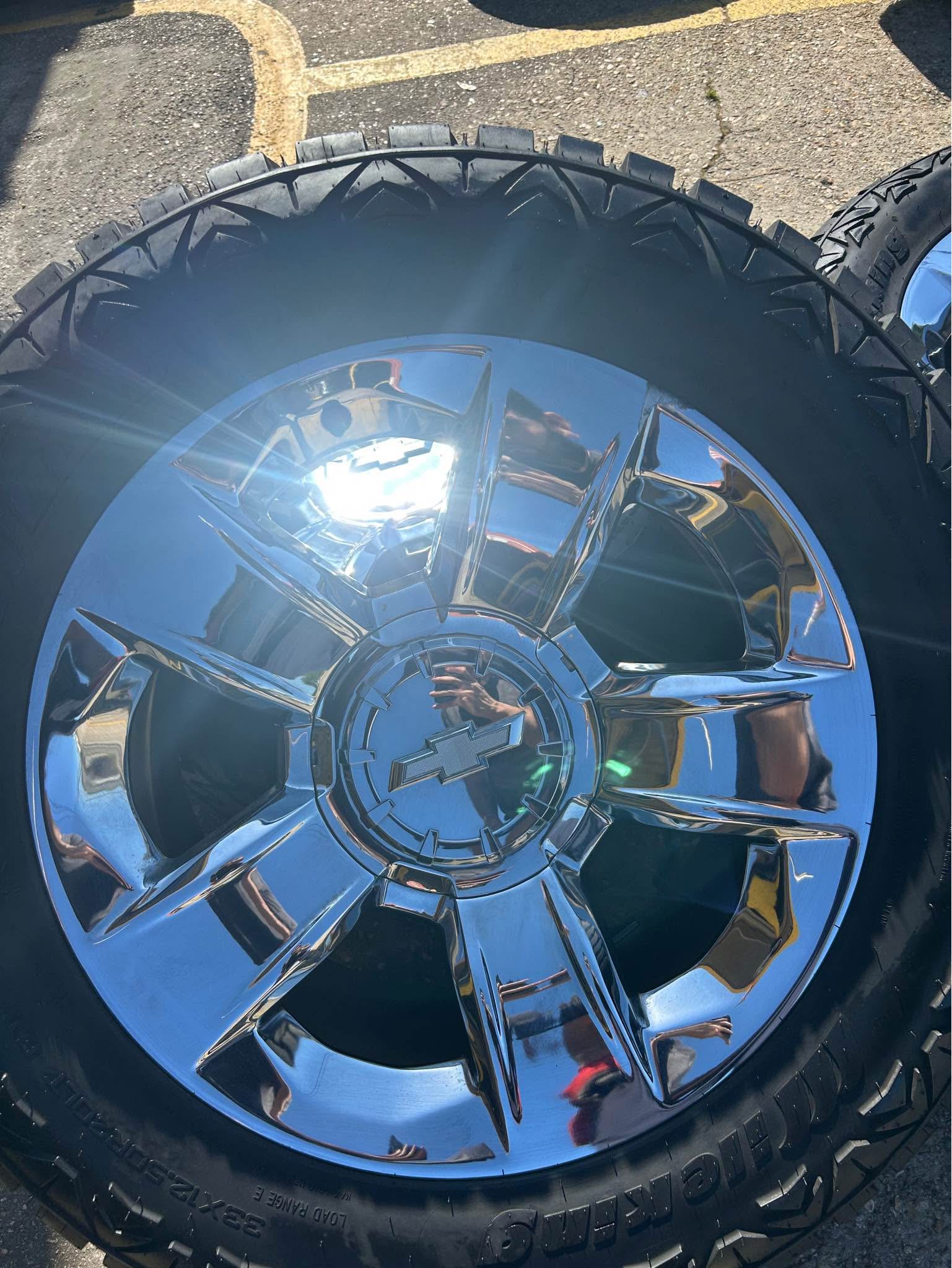 20 inch 6 lug Chevy stock Silverado rims with 33x12.50r20 r/t (firm ...