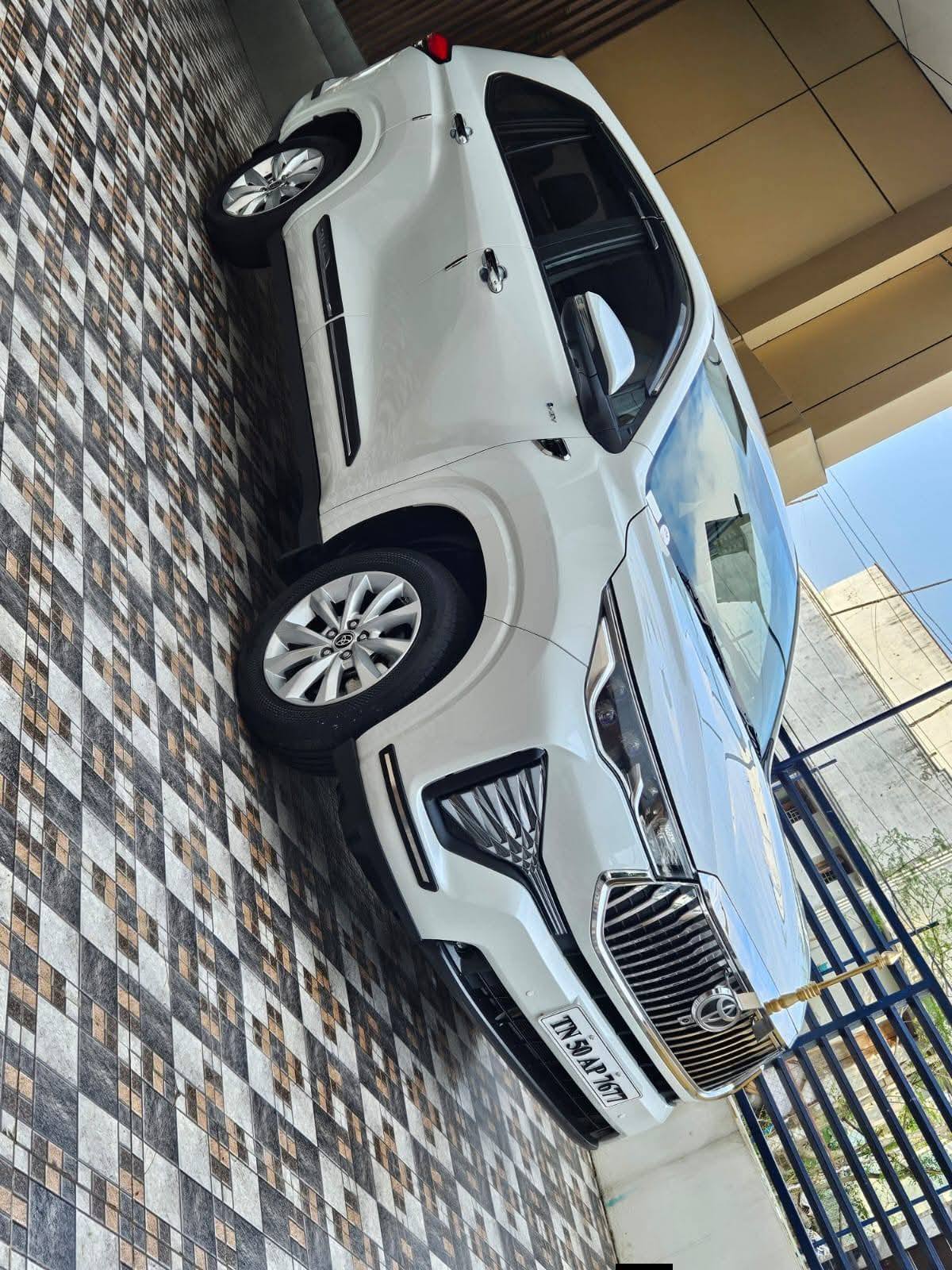 INNOVA HYCROSS VX (0) PETROL HYBRID AUTOMATIC 2025 APRIL MONTH VX